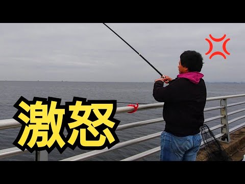 サヨリを狙いに行ったらスズキを連発で釣れてる人が!真似してやったらシーバス掛かるも…ゴミが大量に落ちてて激怒