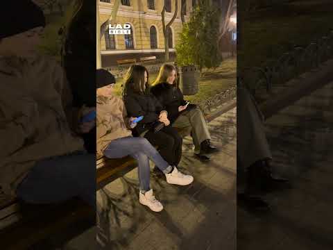 My son paused during our walk when a group of girls caught his attention 🤣 (🎥: ViralHog)