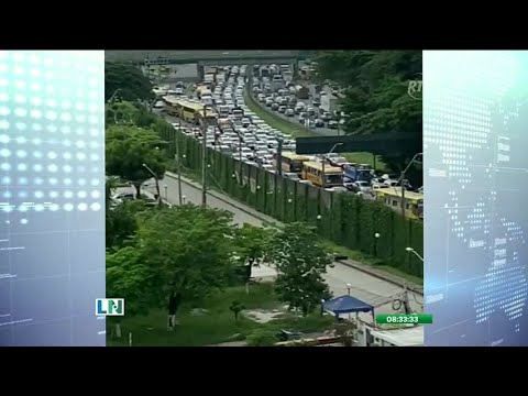El Puente de la Unidad Nacional registró gran afluencia de vehículos