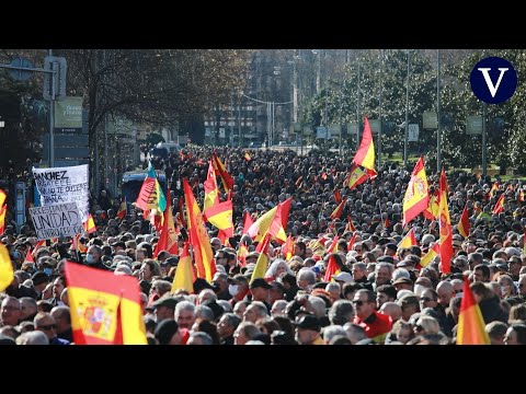 Miles de personas se manifiestan en Madrid contra el Gobierno de Sánchez