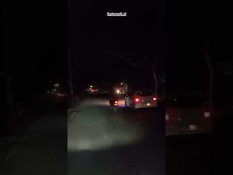 Jalan Letjen Mashudi di Kota Tasikmalaya tampak gelap