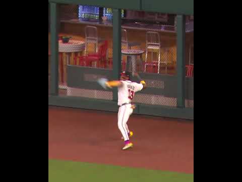 Ronald Acuña Jr. makes a REMARKABLE double play!