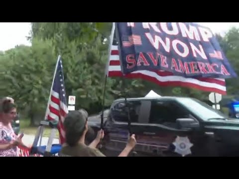 Trump supporters show support outside Georgia jail