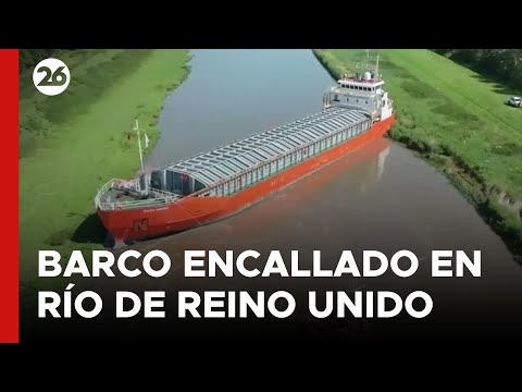 REINO UNIDO | Los remolcadores logran liberar a un carguero que estaba atrapado en el río