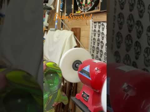 Swirling(polishing a chevelle guitar body) # shorts #shortvideo #guitar