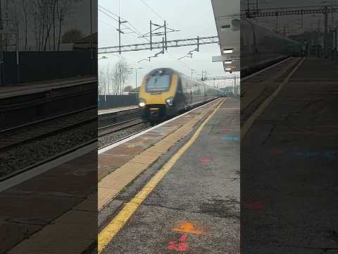 AWC Class 221s Passing Kings Langley Station (16/11/23) #train #trainspotting
