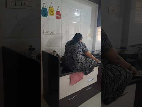 दिवाळीची तयारी सुरु झाली! चला बनवूया घरची चकली 😋#diwalivibes #diwali2025 #viral  #bhadipa #homemade