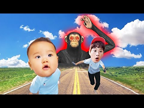 원숭이가 따라와요! Monkey pretend play kid and children funny story | MariAndKids Vlog