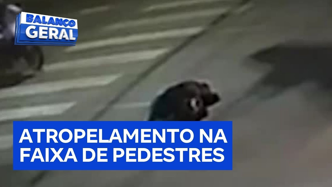 Motociclista faz manobra ilegal e atropela jovem em faixa de pedestres em Guarulhos (SP)