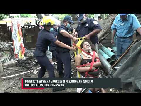 #ULTIMAHORA -  Bomberos realizan rescate de una mujer que se fue en un sumidero #Managua, Nicaragua