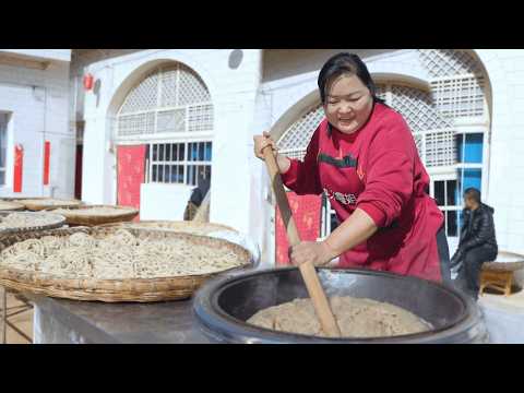 【陕北霞姐】过年大鱼大肉吃腻了，霞姐教你做陕北老味道，荞麦面搅团，筋道爽滑，低脂又解腻！