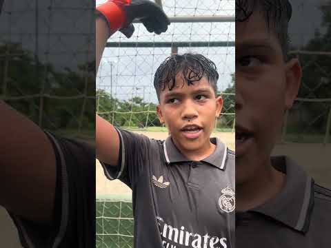 Quando o treino de goleiro é na chuva!