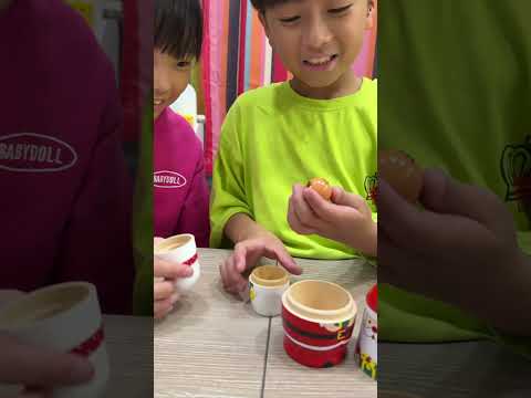 サンタクロースのマトリョーシカ🪆がかたすぎる😂　　まりちゃんいずちゃんチャンネル　#shorts
