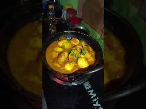 সন্ধ্যার নরম আলোতে, মায়ের হাতে পোলাও রান্নার গন্ধটাই যেন শান্তির আরেক নাম