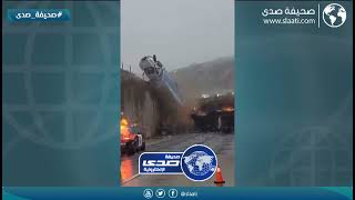 سقوط مروع لشاحنة على طريق سريع