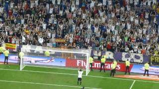 جمهور ريال مدريد يتفاعل بحركة اليد مع راؤول !