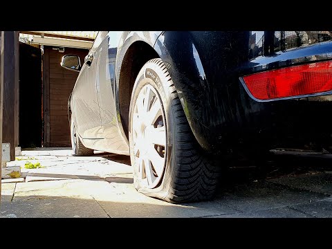 Fast deflation of two tires