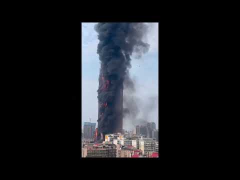 Gran incendio en un rascacielos en la ciudad china de Changsha.