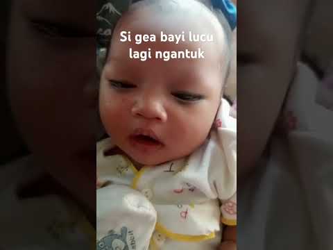 Bayi lucu ngantuk sekali