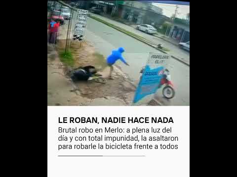 LE ROBAN, NADIE HACE NADA | Brutal robo a una mujer en Merlo