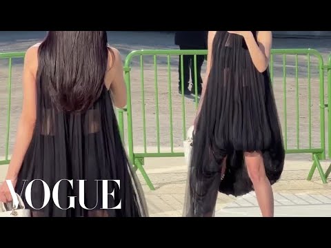 Jisoo and Her Reflection Have Fun In Paris