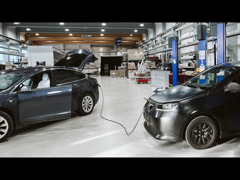 TECH VIDEO SPEZIAL Bidirektionales Laden im Praxistest: Der Sion lädt einen Tesla | Sono Motors