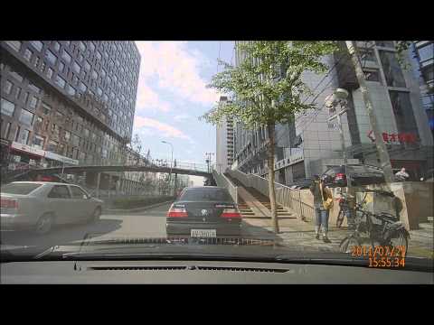 這位阿哥真勇敢!V737W(北京街頭).wmv