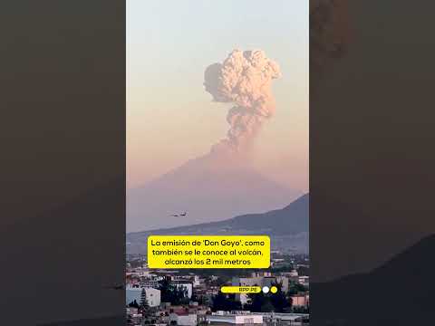 Impresionante fumarola que emitió el volcán Popocatépetl, en México.