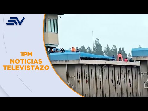 Presos del la Cárcel de Cotopaxi continúan en los techos de los pabellones | Televistazo | Ecuavisa