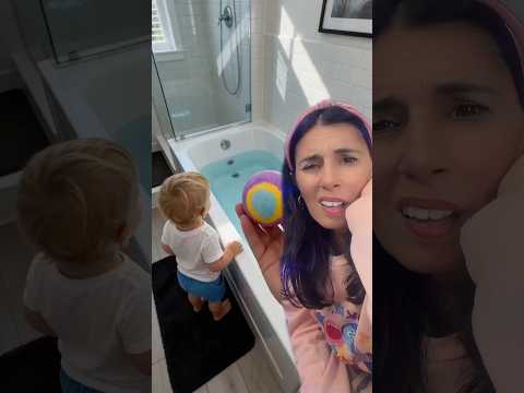 GIULIA PROVA LE BOMBE DA BAGNO VIRALI!