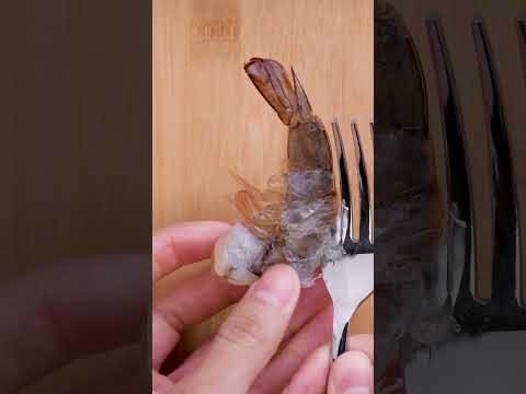 Peel shrimps quickly with a fork 🦐🍴