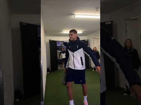 TOTTENHAM HOTSPUR: The Players Arriving at Eden Park for the Open Training Session