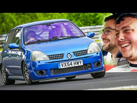 LOCKING UP EVERYWHERE! Clio 182 vs Wet Nürburgring