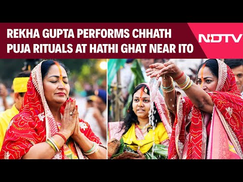 Chhath Puja Delhi | Delhi CM Rekha Gupta Performs Chhath Puja Rituals At Hathi Ghat Near ITO