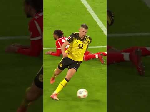 “兄弟,我还能不知道你想做什么吗”#足球#多特蒙德#施洛特贝克#奥利塞#滑铲 #football