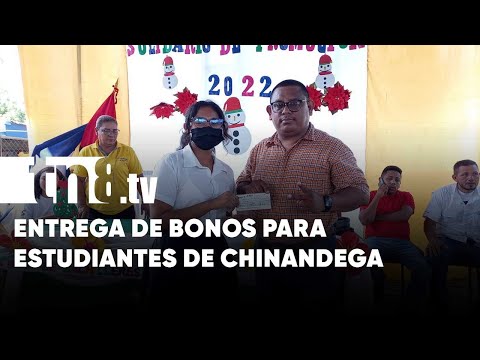 Entregan 4 mil 803 bonos a bachilleres de Chinandega - Nicaragua