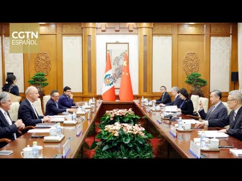 Máximo diplomático chino sostiene conversaciones con canciller de Perú