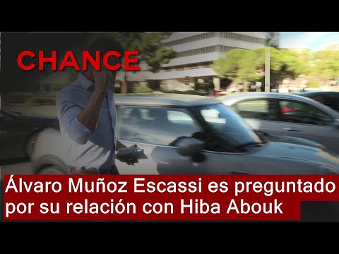 Álvaro Muñoz Escassi es preguntado por su relación con Hiba Abouk