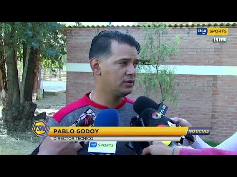Pablo Godoy se presentó en la práctica de FC Universitario. El DT. fue a despedirse y no seguirá....