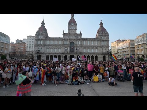 Miles de personas celebran en las calles de A Coruña el orgullo de la diversidad