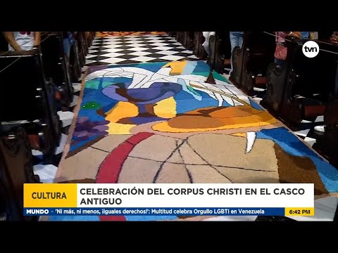 Coloridas alfombras de Corpus Christi en la catedral metropolitana