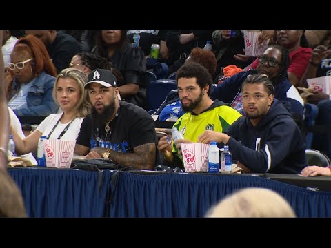 Caleb Williams, Rome Odunze & Keenan Allen sit courtside at Sky game