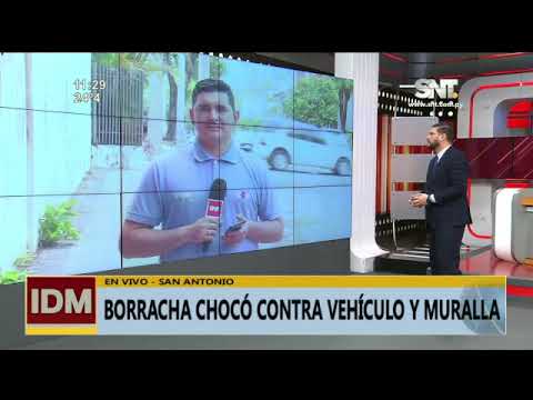 Mujer borracha chocó contra un vehículo y una vivienda