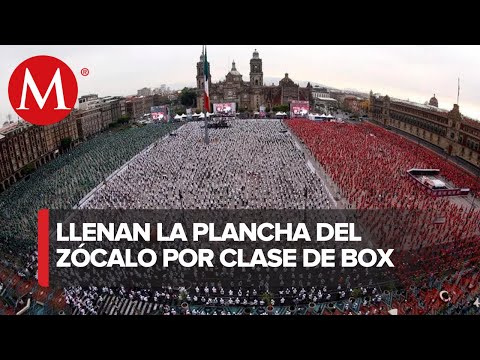 Llevan a cabo clase masiva de box en el Zócalo de la Ciudad de México