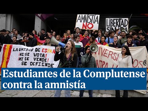 Un centenar de estudiantes se concentra contra la amnistía en la Complutense
