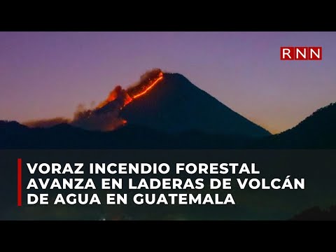 Voraz incendio forestal avanza en laderas de volcán de Agua en Guatemala