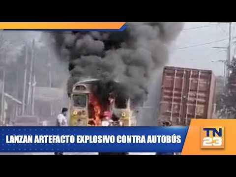 Lanzan artefacto explosivo contra autobús