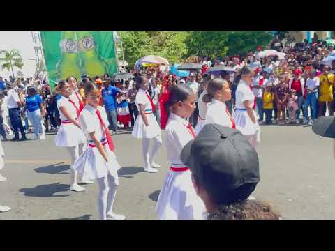 Politecnico Nuestra Señora de la Altagracia en desfile de la Patria