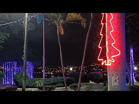 Visitando el Parque La Leona, Tegucigalpa, Honduras por la noche