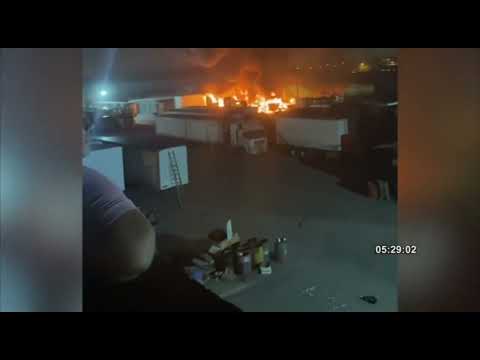 Diez camiones tráiler afectados en incendio al interior de un almacén en Ate